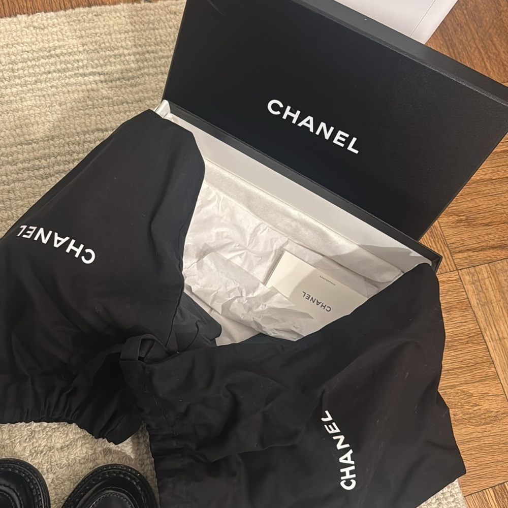 CHANEL Women's Interlocking CC Logo Loafers in black - Picture 6 of 8